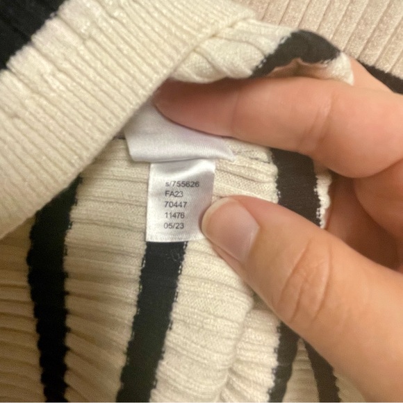 Loft Striped Ribbed Turtleneck Top Cream Slim fit Stretchy NEW Large Women’s - Picture 9 of 10